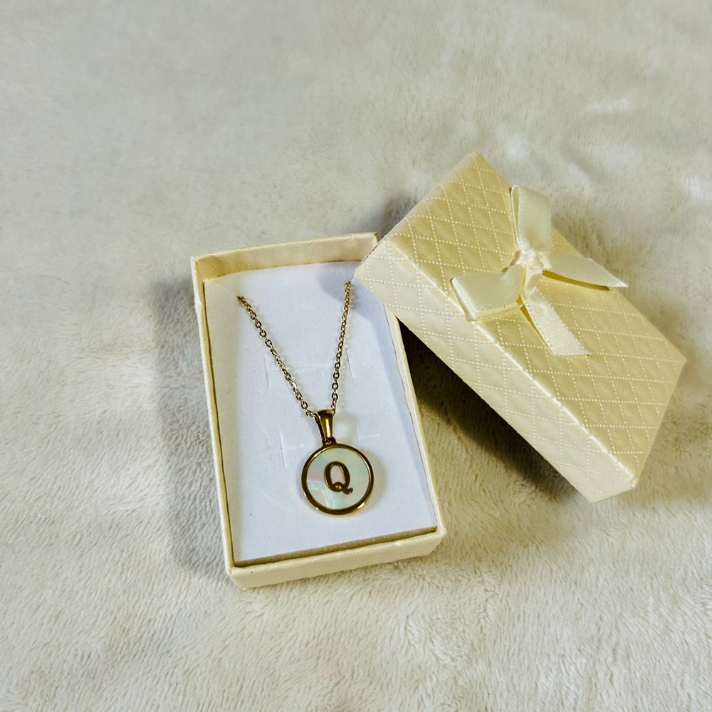 Gold plated Initial Q Pendant Necklace